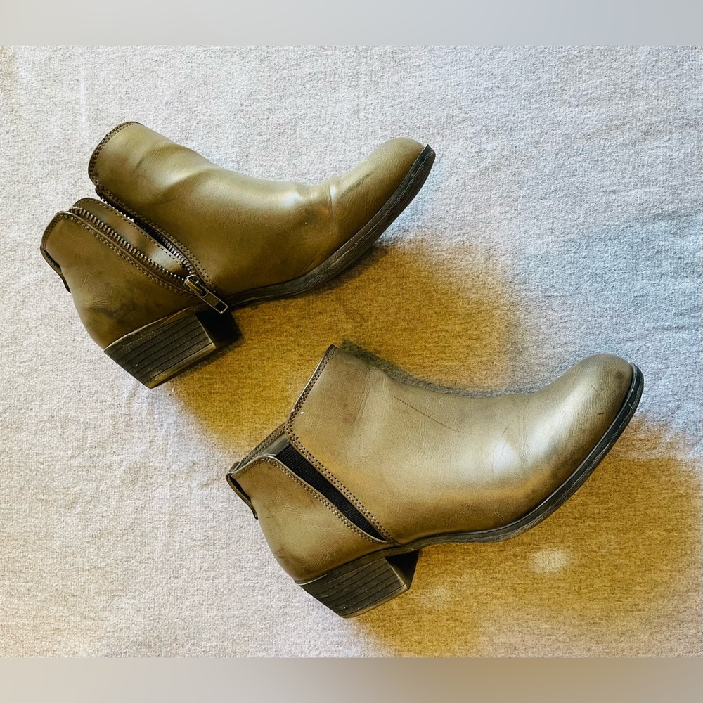 ➿Gray Faux Leather Ankle Booties➿